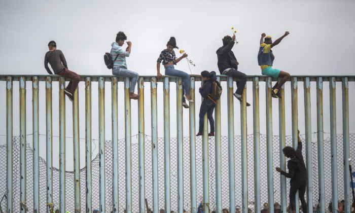 Biden Admin Orders Banks Not to Reject Illegal Immigrants' Loan Applications | The Epoch Times
