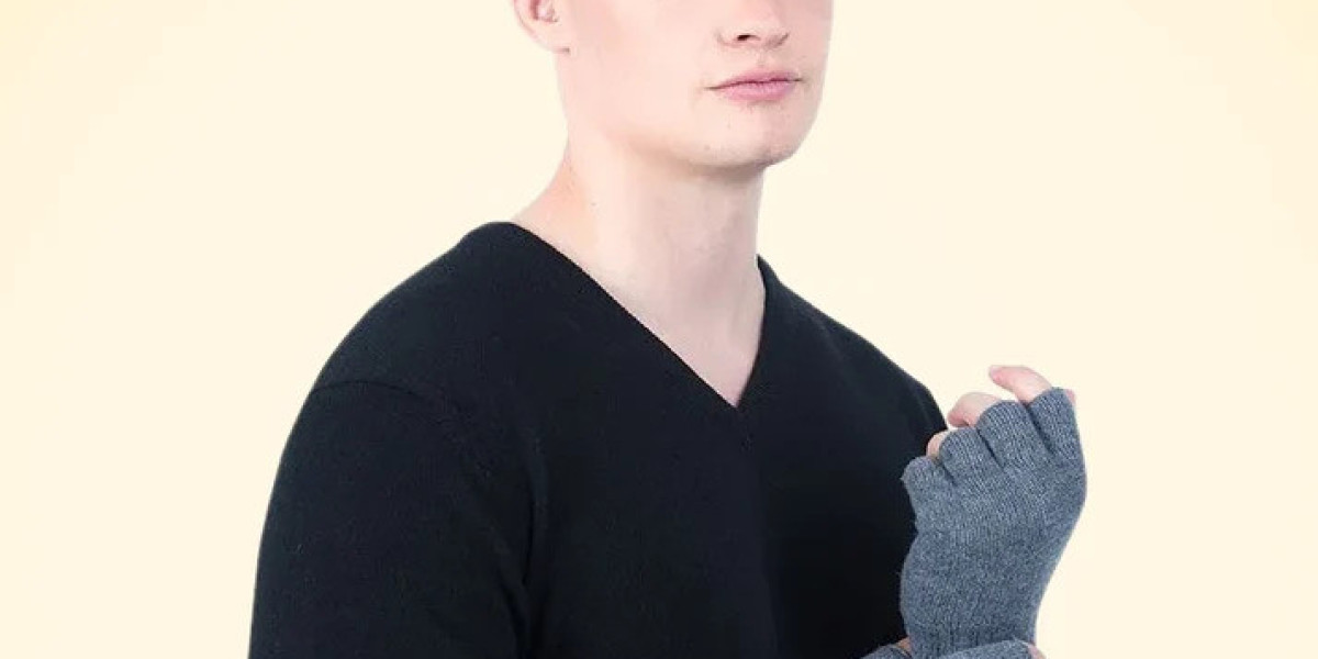 Why Cashmere Fingerless Gloves Are the Cozy, Clever Winter Accessory Your Wardrobe Needs?