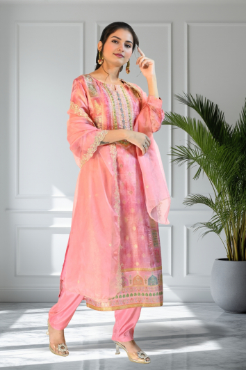 Elegant Delhi Ethnic Wear Styling for Women in Their 30s - Posts Content